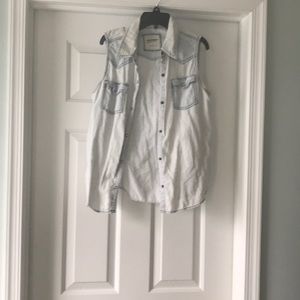 Arizona Jeans light weight spring sleeveless top.